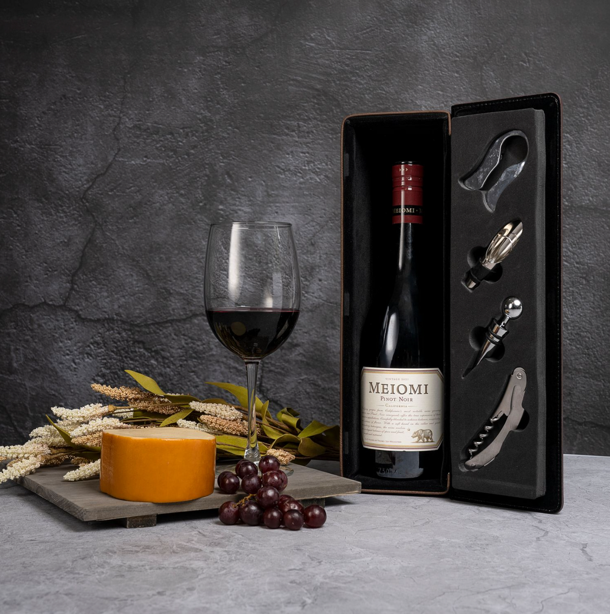 The best luxury Wine Gift Box Set for birthdays, corporate wine gifts, anniversary, thank-you