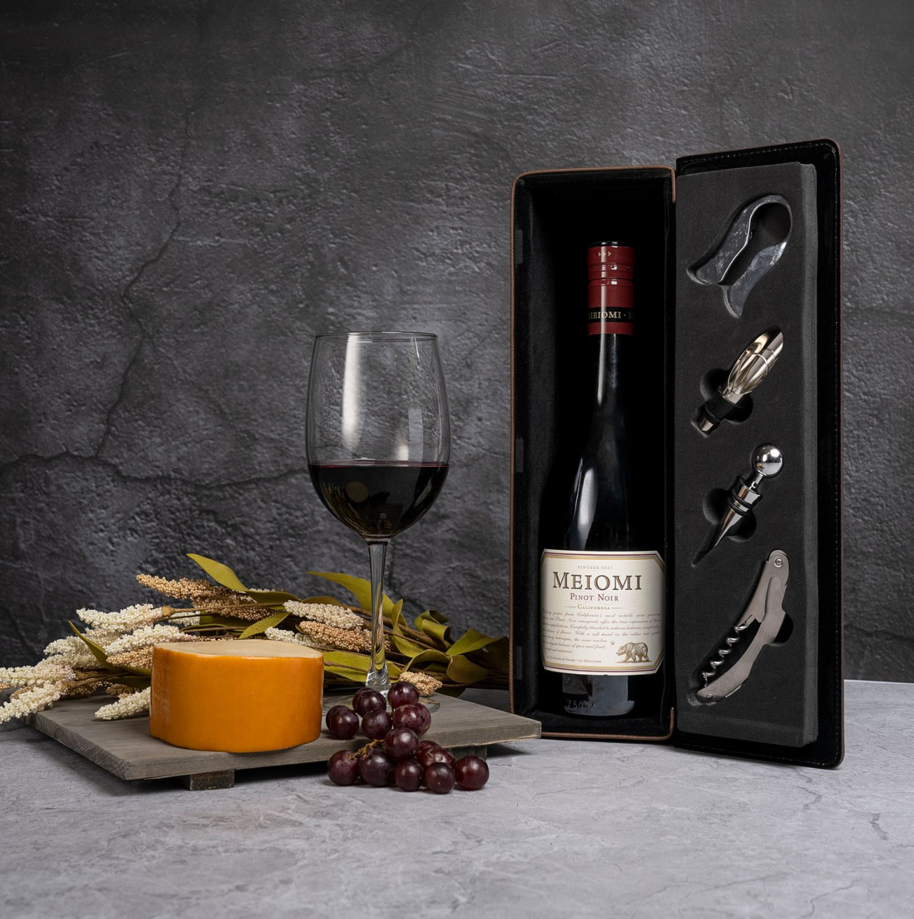 Meiomi Pinot Noir Wine gift box